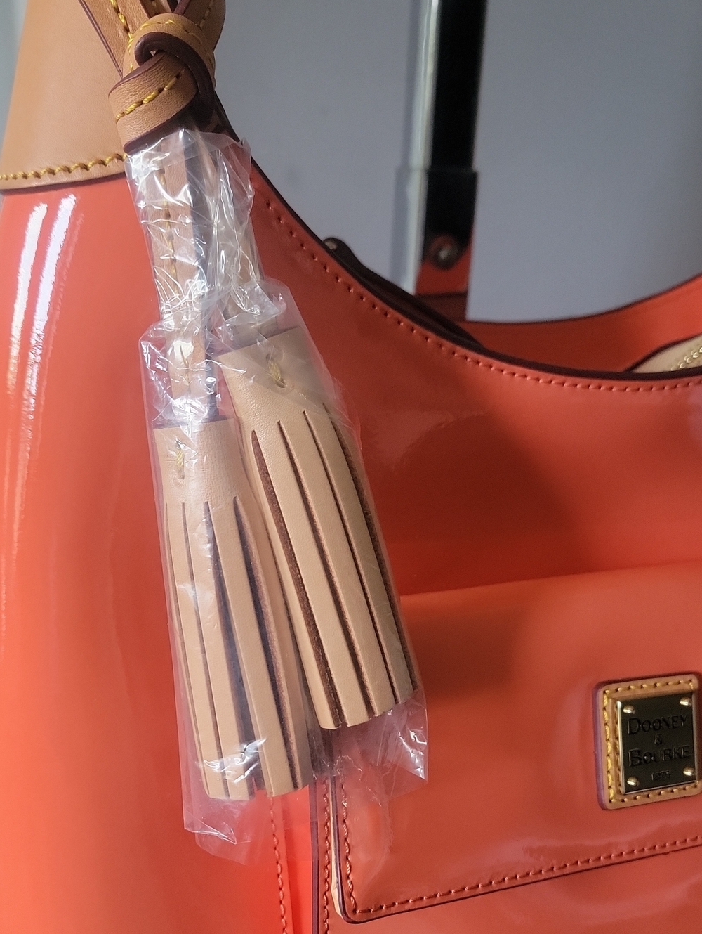 🧡DOONEY & BOURKE ORANGE PATENT LEATHER HOBO SHOULDER BAG - Picture 7 of 10